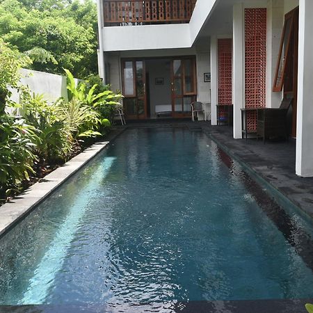 Ketut Joglo Guest House ヌサドゥア エクステリア 写真