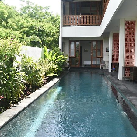 Ketut Joglo Guest House ヌサドゥア エクステリア 写真