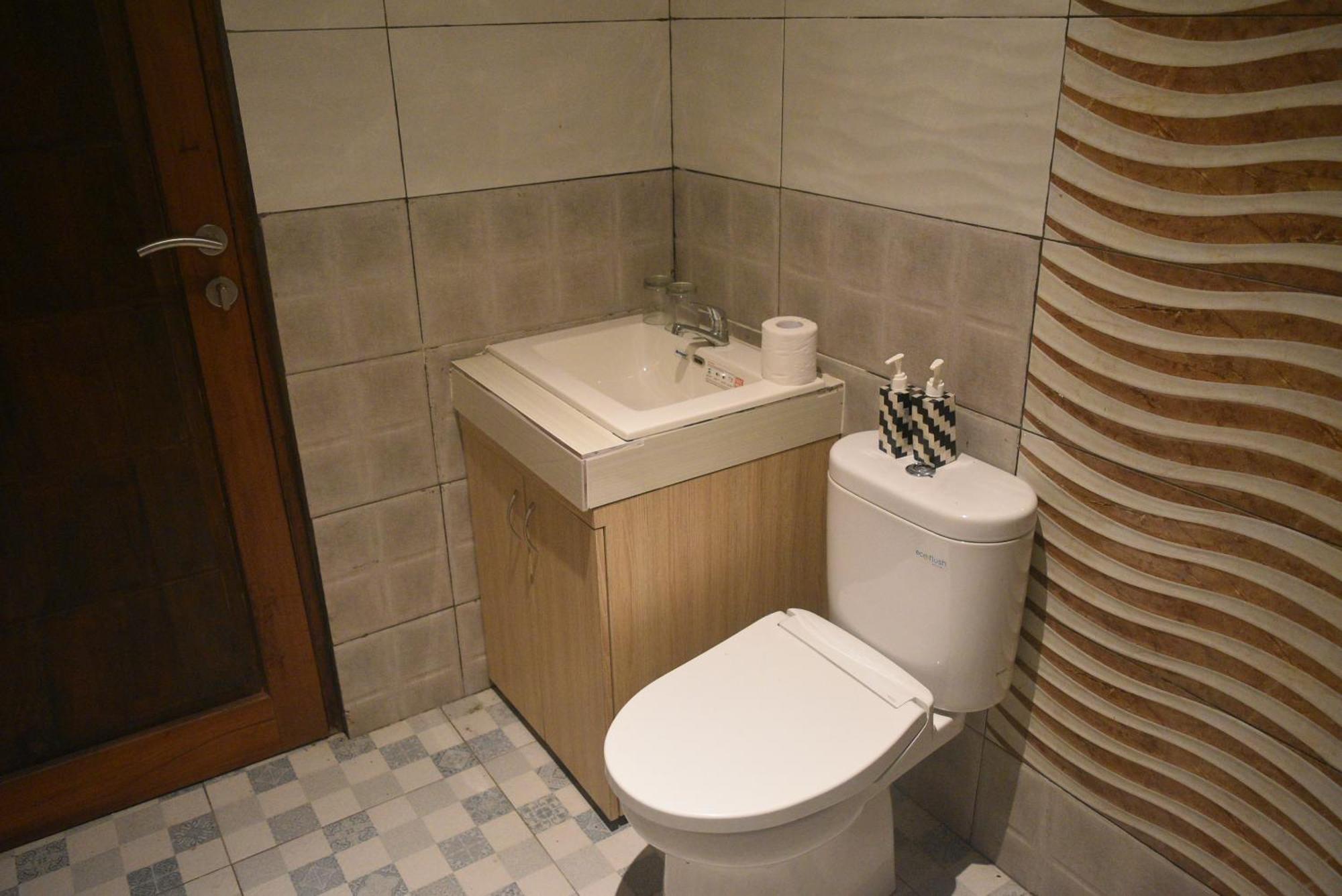 Ketut Joglo Guest House ヌサドゥア エクステリア 写真