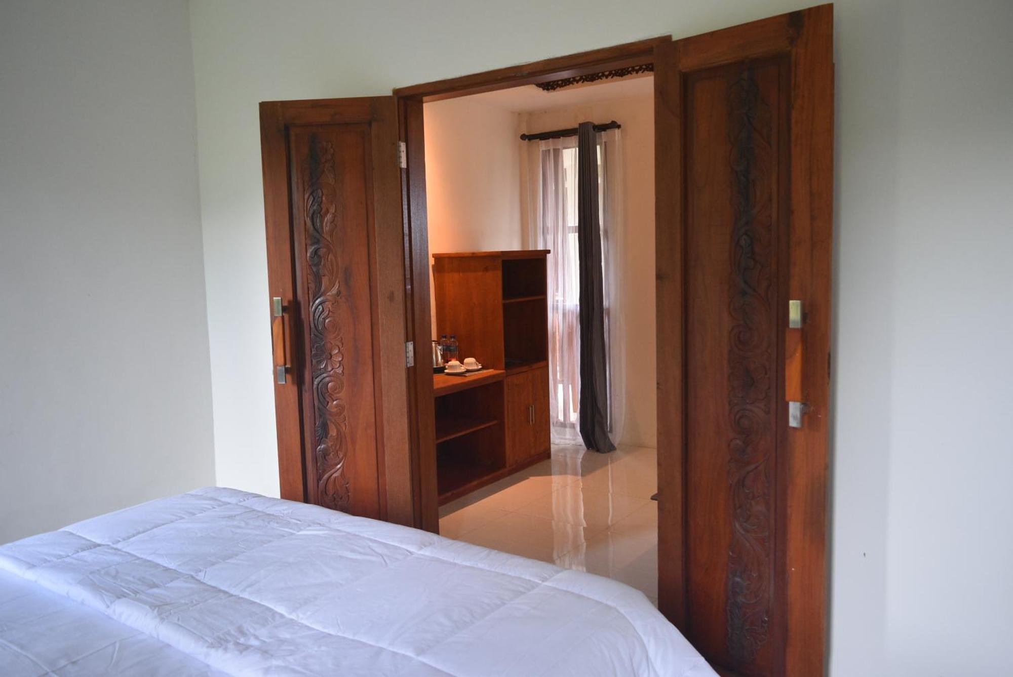 Ketut Joglo Guest House ヌサドゥア エクステリア 写真