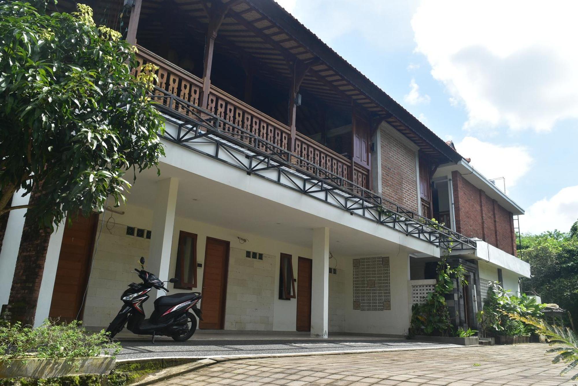 Ketut Joglo Guest House ヌサドゥア エクステリア 写真