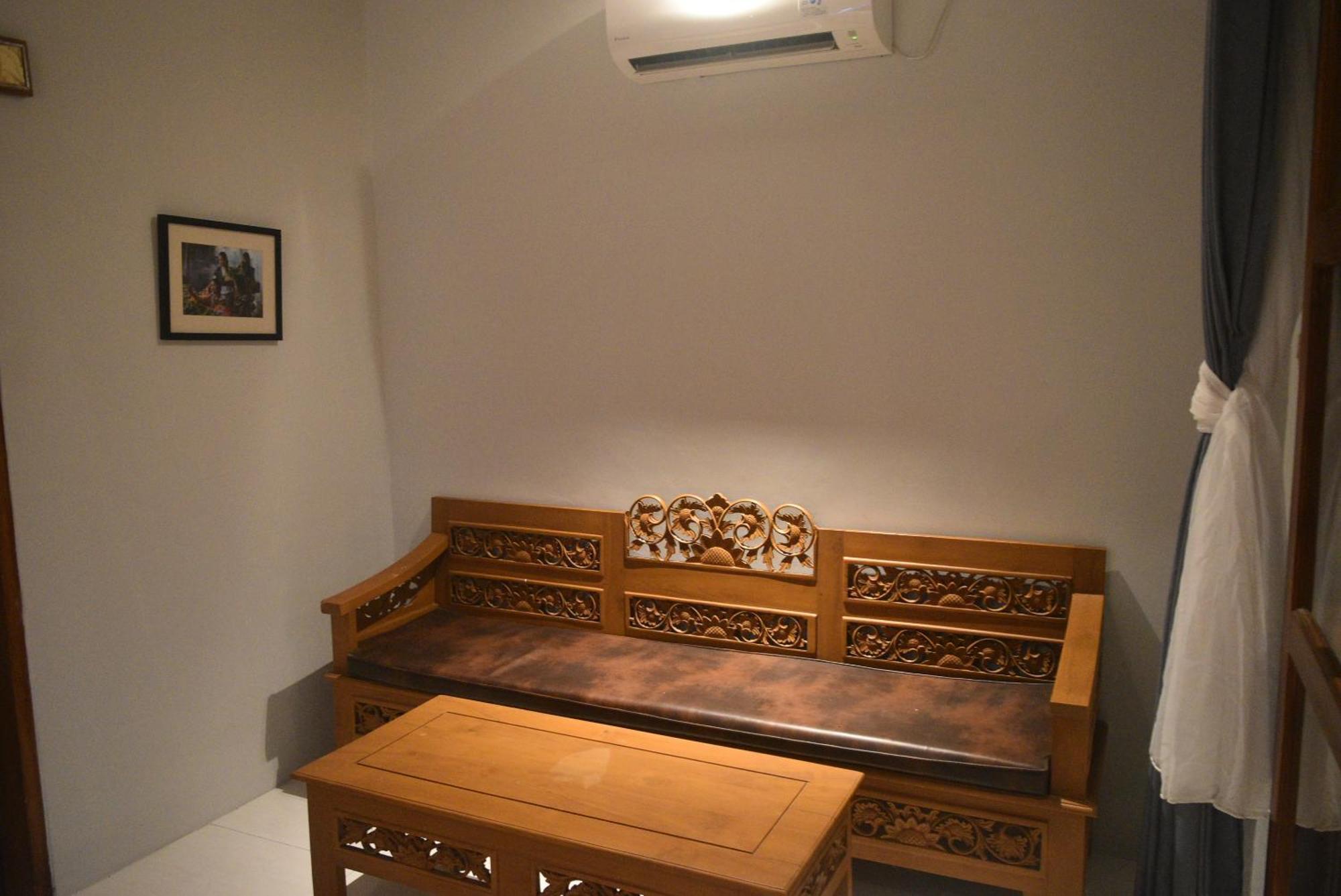 Ketut Joglo Guest House ヌサドゥア エクステリア 写真