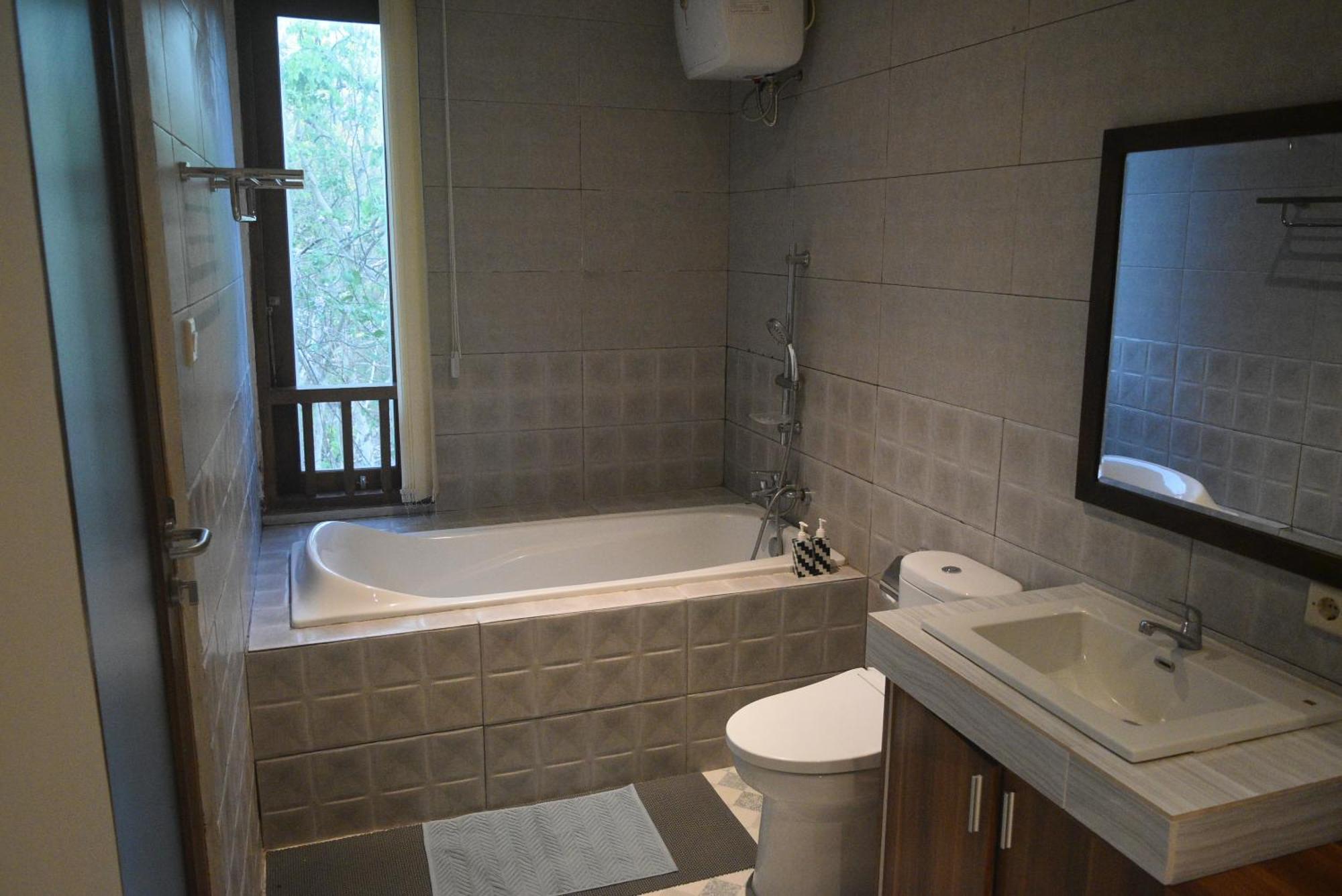 Ketut Joglo Guest House ヌサドゥア エクステリア 写真
